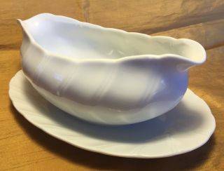 Sheffield Bone White Porcelain Fine China Gravy Sauce Boat w Attached Underplate 2