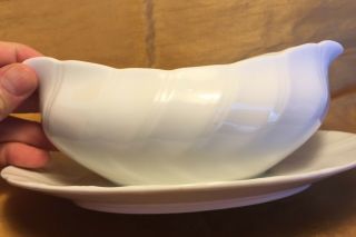 Sheffield Bone White Porcelain Fine China Gravy Sauce Boat w Attached Underplate 3