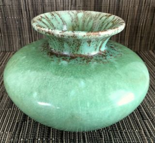 Vtg Art Pottery Vase Celadon Green W/ Brown Trim 3.  75 " H Marked 526 Euc