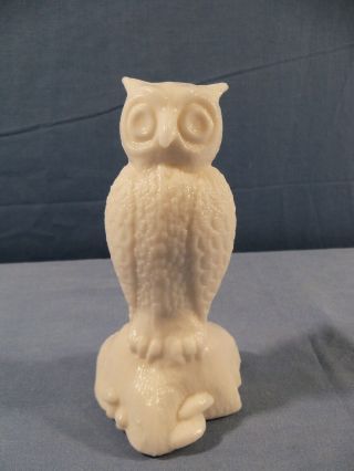 Westmoreland Owl On Stump Or 1 Pound Owl Figurine - White Milk Glass 2