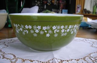 Vintage Pyrex Avocado Green Crazy Daisy Flower Mixing Bowl 403 2 1/2 Quart