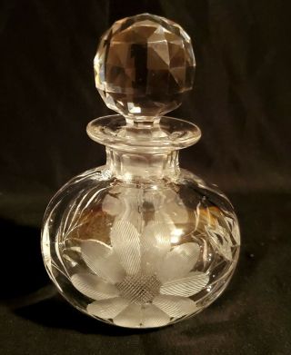 Heavy Glass with Etched Daisy Glass Perfume / Scent Bottle – Possibly Heisey? 2