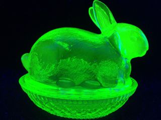 Green Vaseline glass bunny rabbit uranium nest basket dish easter candy / butter 2