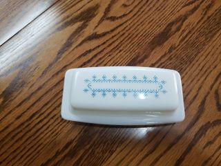 Vintage Pyrex Blue Snowflake Garland Covered Butter Dish Euc Milk Glass