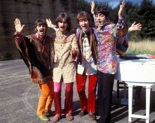 The Beatles Photograph - L1464 - Paul Mccartney,  John Lennon & George Harrison