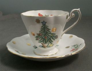 Royal Standard Tea Cup W/ Saucer - A Merry Xmas - Christmas Tree - England - Sb