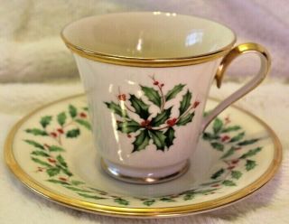 Lenox Holiday Pattern Footed Holly Berry Cup And Saucer