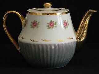 Vintage Teapot with Gold Trim,  Roses,  and Lusterware Bottom - Made in Japan 3