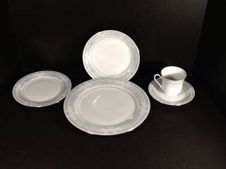 Vintage Crown Ming China 5 Piece Place Setting - Diana Pattern