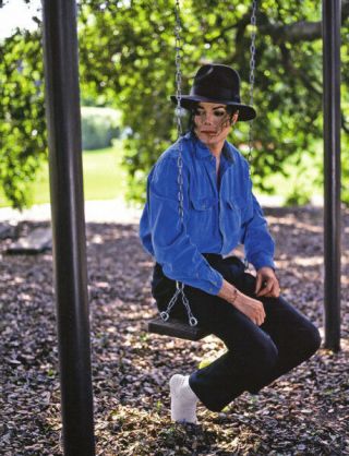 Michael Jackson Unsigned Photo - L8075 - American Singer,  Songwriter And Dancer