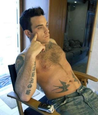 Robbie Williams Unsigned Photo - 7761 - Shirtless