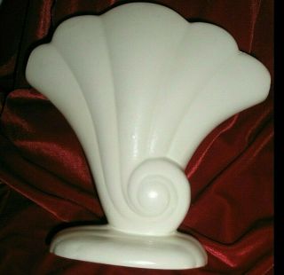 1940s - 1960s Red Wing Art Pottery 892 Ivory Glazed Fan Vase Shell