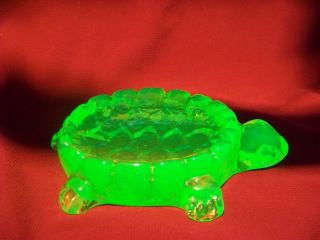Green Vaseline Glass Turtle Soap Dish Or Paper Weight Desk ( (id15889))