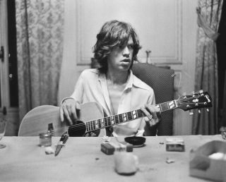 Mick Jagger Unsigned Photograph - L2930 - Stones In Exile - Image