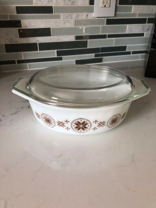Vintage White Oval Pyrex Town And Country 1.  5 Quart Oval 043 With Lid