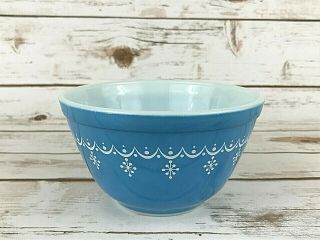Vintage Pyrex Round Mixing Nesting Bowl 401 Snowflake Blue Garland 1 1/2 Pint