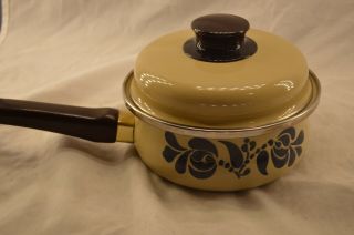 Vintage - Pfaltzgraff Folk Art Round Covered Pot W/ Lid Usa Stoneware Pottery