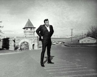 Johnny Cash Unsigned Photo - K9391 - In Front Of Folsom State Prison