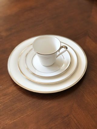 Lenox - American By Design 5 Piece Place Setting “solitaire White”
