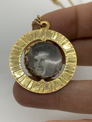 Vintage ELVIS PRESLEY Spinning Photo Pendant Necklace King Of Rock 1935 - 1977 4