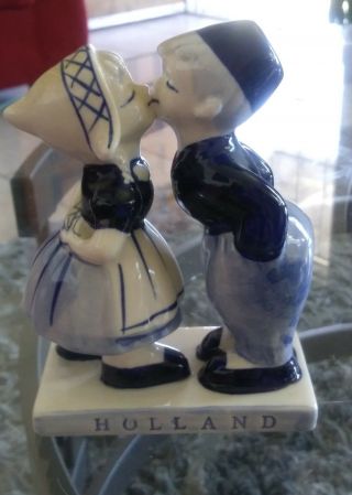 L@@k Vintage Holland Delft Blue Hand Painted Kissing Couple Figurine.