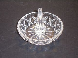 Crystal Glass Ring Holder Diamond Pattern Rim W/ Starburst Bottom