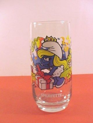 Peyo - Wallace Berrie & Co.  Smurfette Glass,  1983 Usa