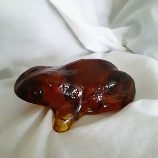 Pilgrim Art Glass Frog Paperweight Amber