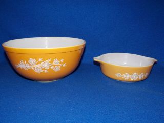 2 Vintage Pyrex Gold Butterfly 2.  5 L Mixing Bowl 403 & 500ml Dish 471
