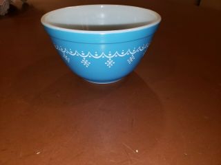 Pyrex Snowflake Garland Bowl Blue (401) 1.  5 Pt