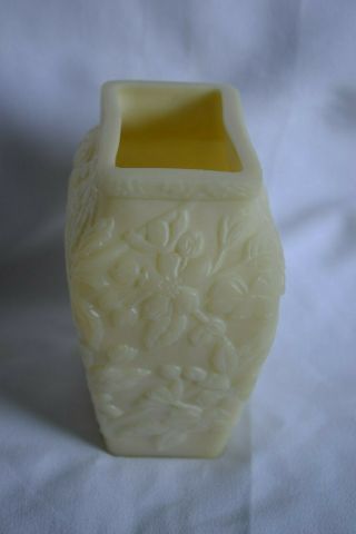 Vintage Imperial Glass Ivory Love Birds Pattern Pillow Vase - - 5