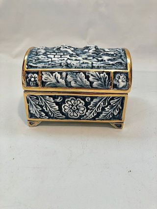 Vintage R.  Capodimonte Italy Covered Trinket Box