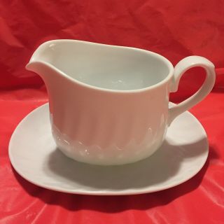 Corning Ware Gravy Boat And Dish For Underneath White Swirl
