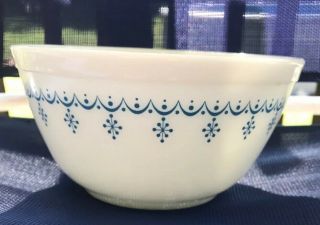 Vintage Pyrex Mixing Bowl - Snowflake Garland - 402 - 1.  5qt