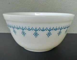 Pyrex - Blue Garland Snowflake - Vintage 1.  5 Qt Mixing Bowl 402