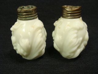 Eapg Opaque White Gaudy Leaf Shakers