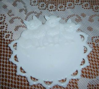 Vintage Westmoreland White Milk Glass Kitten Cat Trio Lace Edge 7” Plate