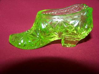 Small Vaseline Uranium Daisy - Button Lady Glass Slipper Daisy Button (11548
