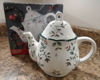 Pfaltzgraff Winterberry 6 Cup Teapot Nib