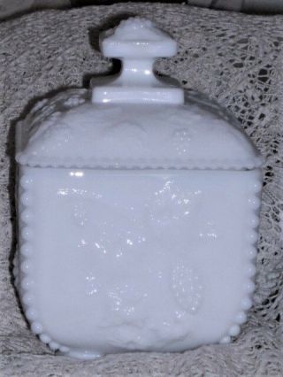 Westmoreland Milk Glass Beaded Paneled Grape Candy Dish Sugar Bowl W/lid Exc Con