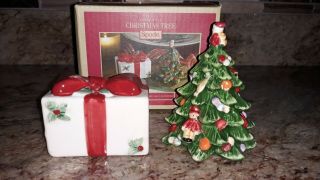 Spode Christmas Tree & Present Salt And Pepper Set