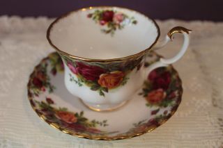 Royal Albert England Old Country Roses Tea Cup And Saucer (s)