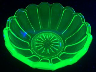 Green Vaseline Glass Fluted Candy Jam Soap Dish Master Salt Bowl Uranium / Nappy