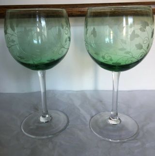 Lovely Set Of 2 Green/white Stem Wine Glasses With Etched Leaf Design 12 Oz