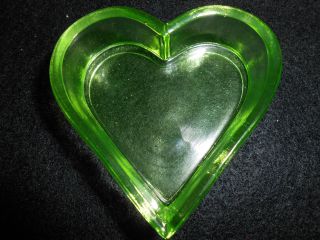 Green Vaseline Uranium Glass Heart Salt Dip Cellar Celt Yellow Poker Card Euchre