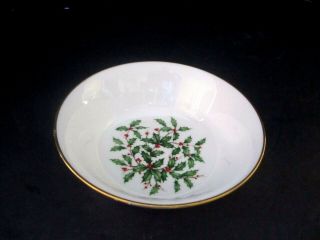 Oxford Bone China Bowl Christmas.  Holly & Berries.  Gold Rim.  5 3/4 ".  Special.