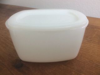 Vintage Federal Heat Proof White Milk Glass Small Refrigerator Dish With Lid Usa