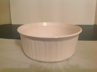 Corning Ware Round 2.  5 Liter F - 1 - B White Casserole Dish W/ G - 1 - C Clear Lid