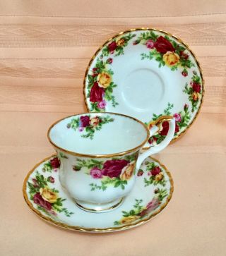 Royal Albert Old Country Roses (1) Tea Cup And (2) 5 1/2” Saucers Bone China
