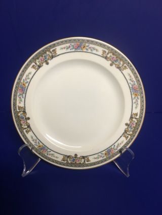 10 1/4 " Dinner Plate Hutschenreuther Selb " Carinthia " Crown Lion Ivory